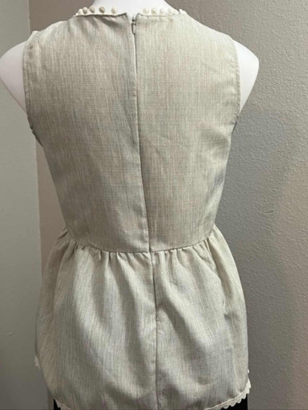 ANDREE BY UNIT Cream Striped Sleeveless Peplum Top - Picture 4 of 5